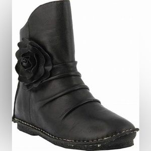 ⭐️L’Artiste Spring Step Silvestra leather booties nwot size 6.5